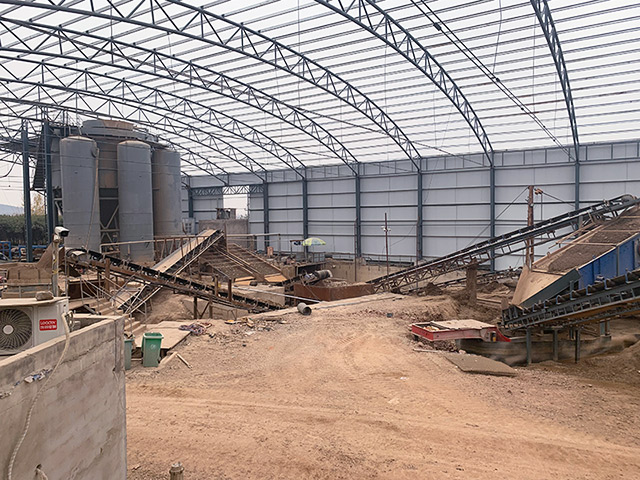 河南平頂山石灰石破碎制砂日產(chǎn)5000噸大型生產(chǎn)線現(xiàn)場(chǎng)